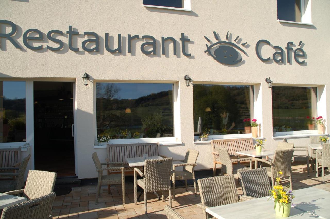Hotel-Ferienwohnungen Cafe Maarblick Schalkenmehren Exterior photo